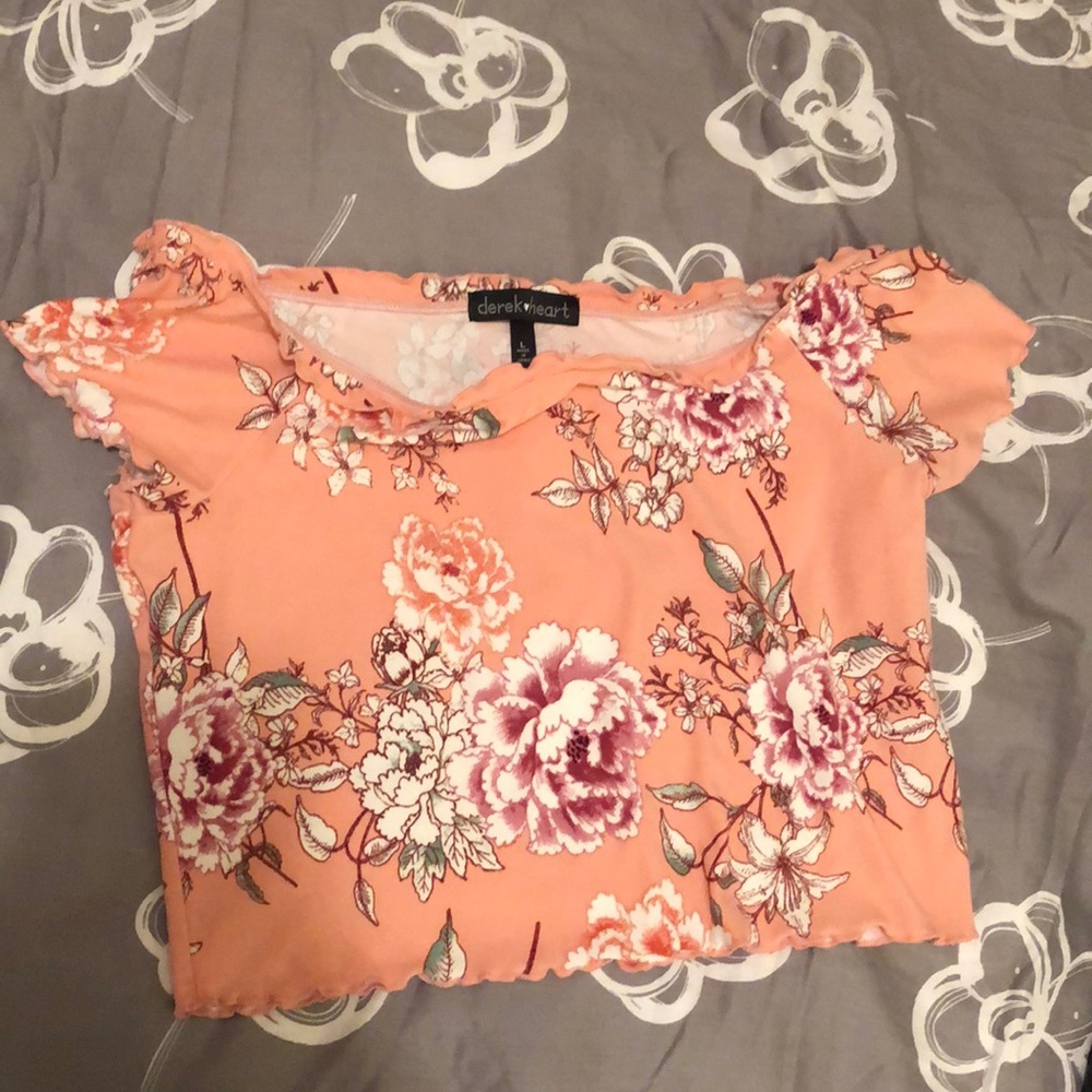 Cute off the shoulder floral crop